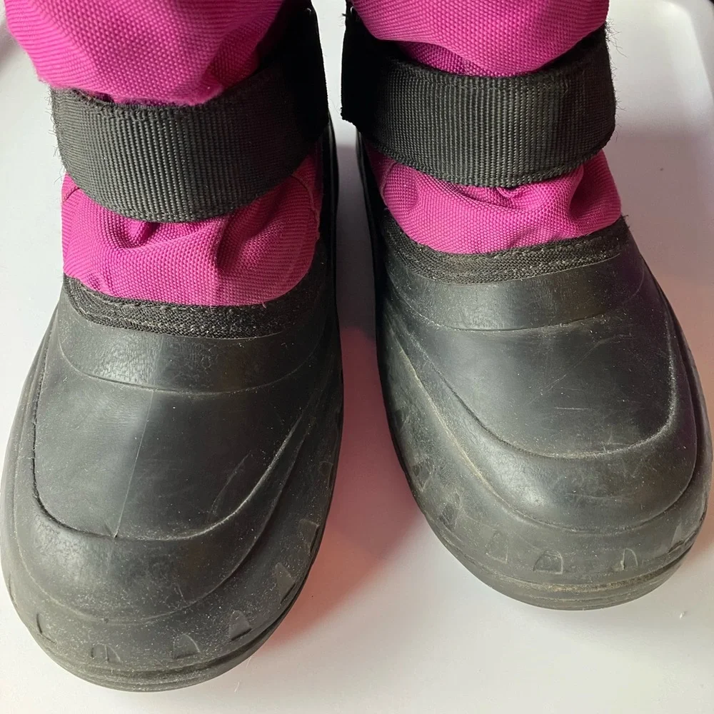 Kamik Girl’s winter snow boots purple insulated adjustable openings girls size 4